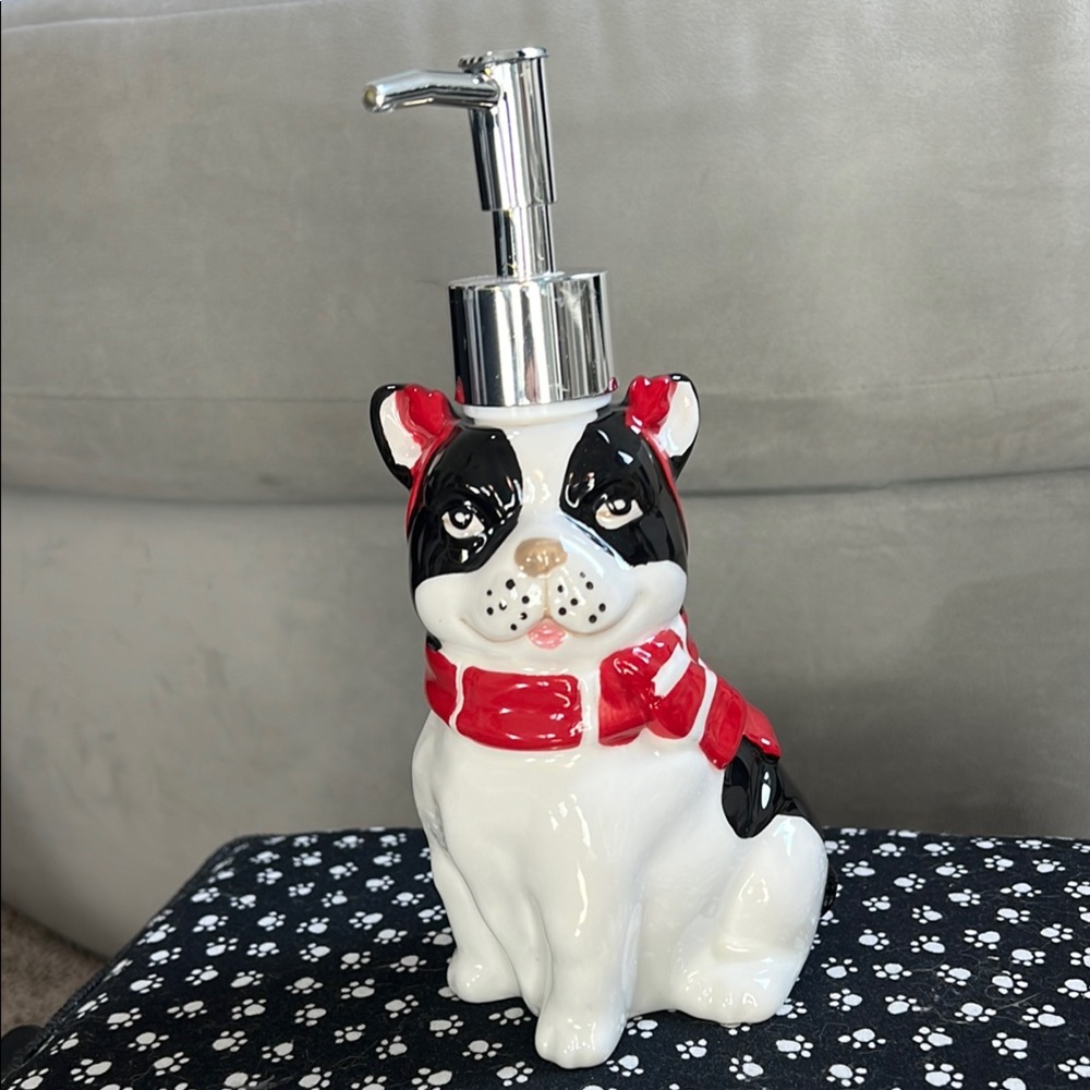 Amici Home Christmas Holiday Winter Cat Soap Dispenser NWOT
